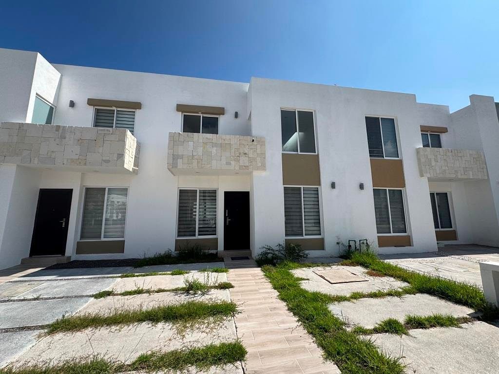 CASA EN RENTA EN ABADA RESIDENCIAL
