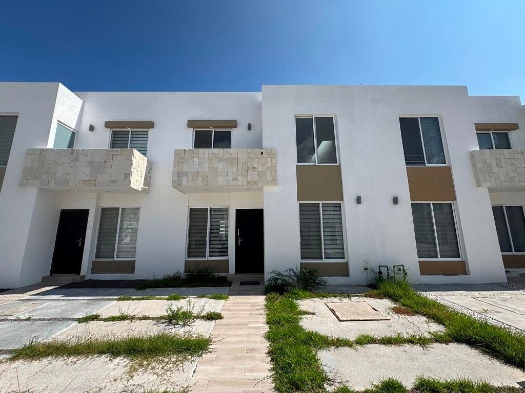 CASA EN RENTA EN ABADA RESIDENCIAL
