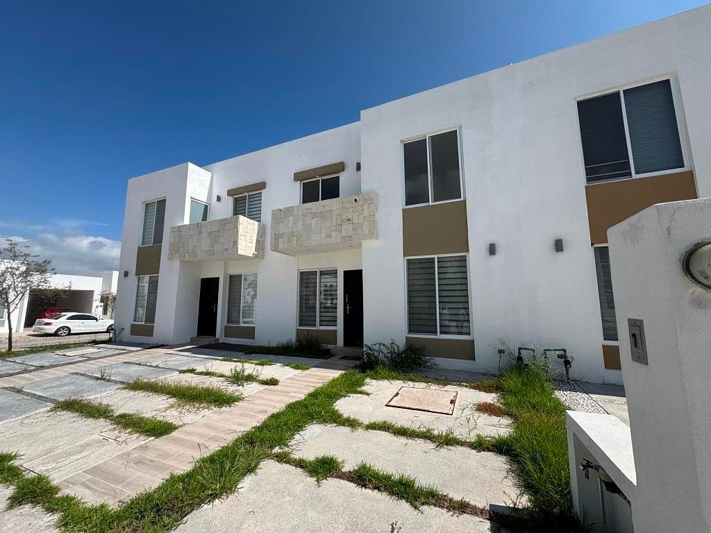 CASA EN RENTA EN ABADA RESIDENCIAL