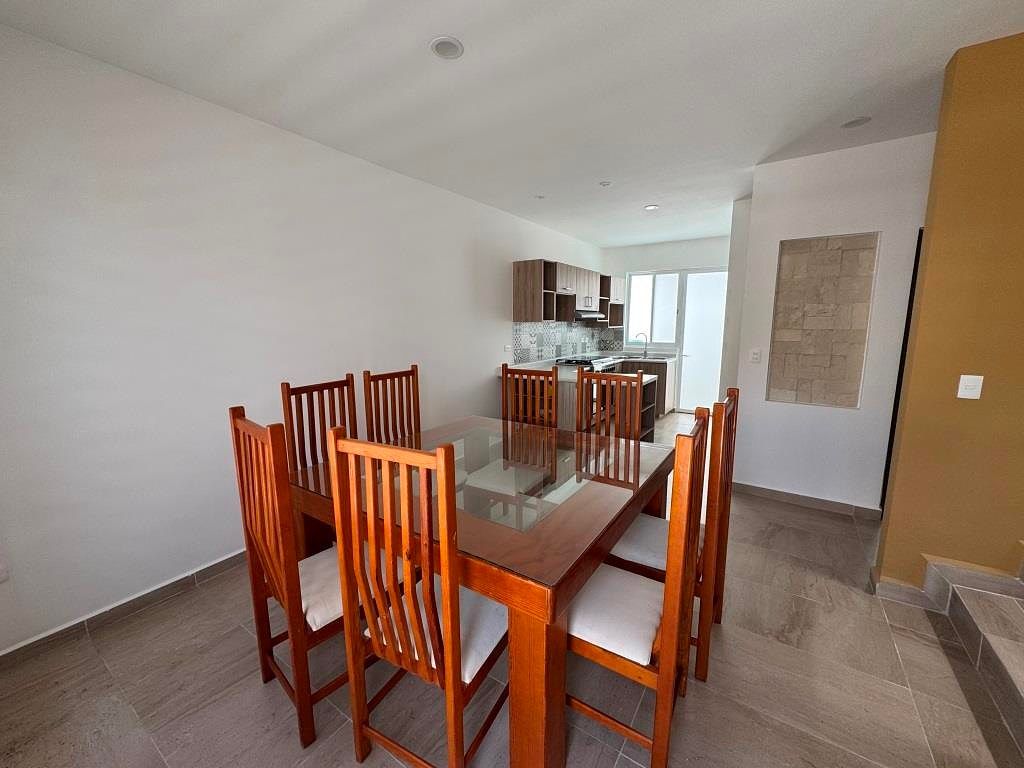 CASA EN RENTA EN ABADA RESIDENCIAL
