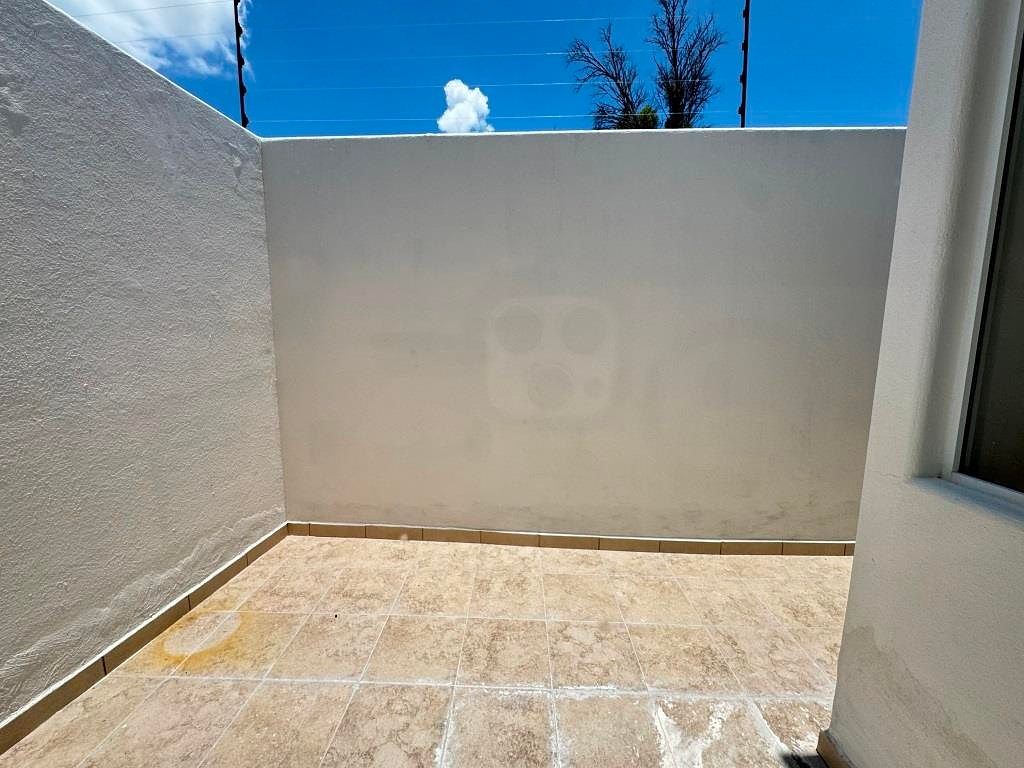 Casa al sur de la ciudad, dentro de coto Rancho Santa Monica