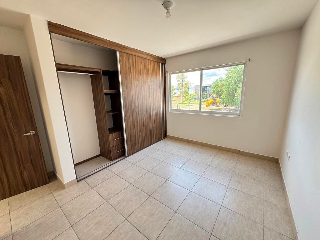 Casa al sur de la ciudad, dentro de coto Rancho Santa Monica