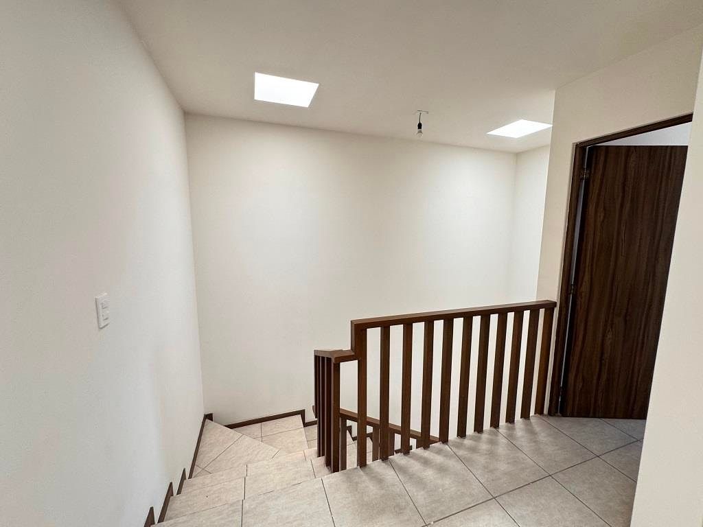 Casa al sur de la ciudad, dentro de coto Rancho Santa Monica