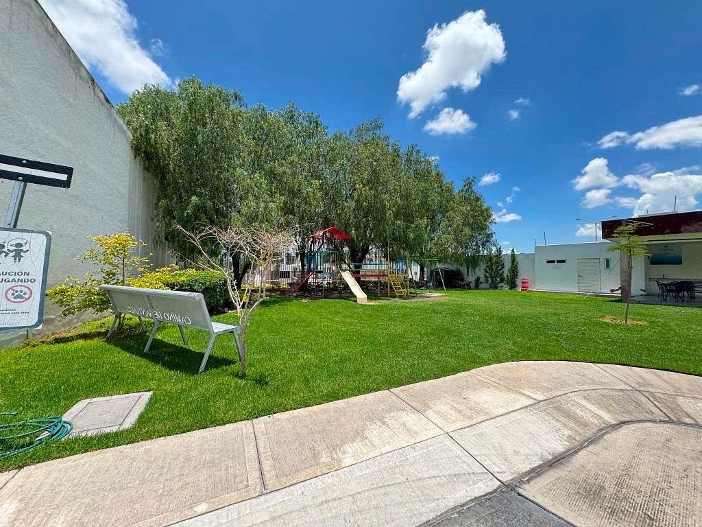 Casa al sur de la ciudad, dentro de coto Rancho Santa Monica