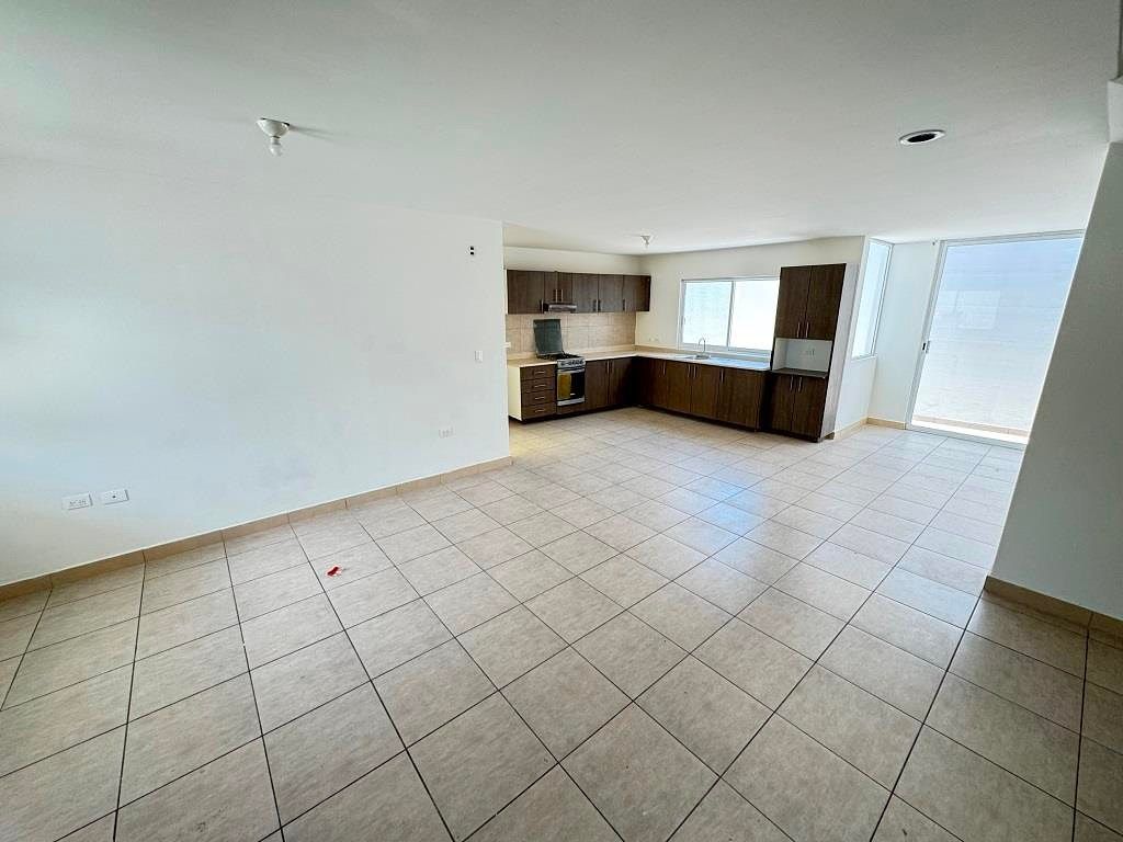 Casa al sur de la ciudad, dentro de coto Rancho Santa Monica