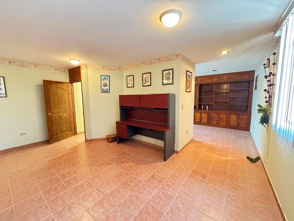 FINCA PAR AOFICINAS O ALMACEN EN VENTA FRACC. VALLE DE LAS TROJES