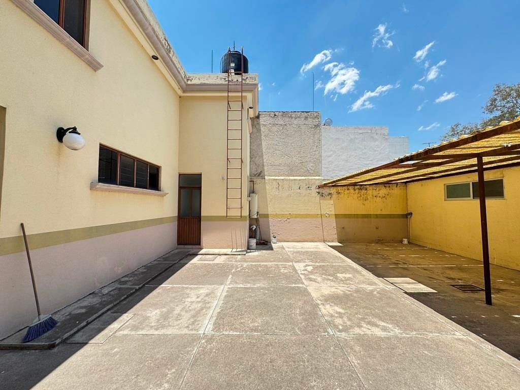 FINCA PAR AOFICINAS O ALMACEN EN VENTA FRACC. VALLE DE LAS TROJES