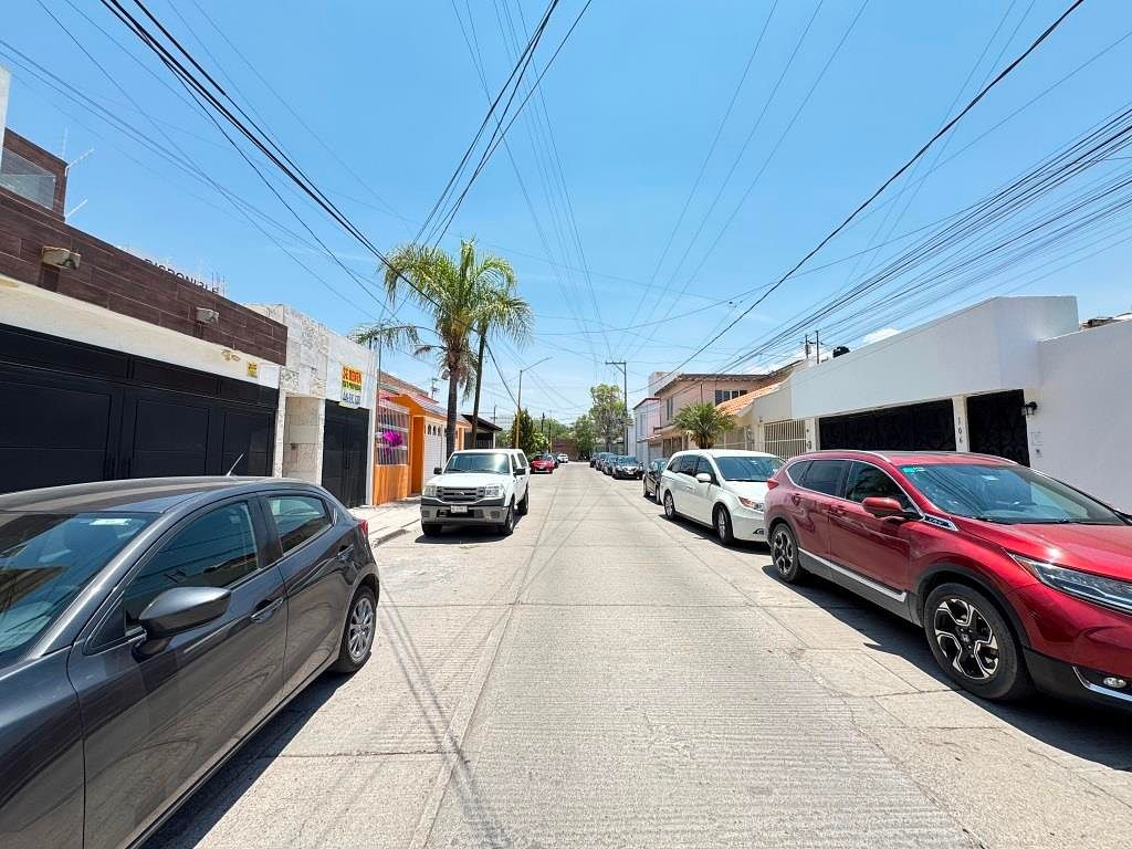 FINCA PAR AOFICINAS O ALMACEN EN VENTA FRACC. VALLE DE LAS TROJES