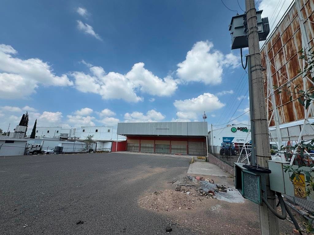 Nave Industrial y Comercial sobre Carretera 45 Norte 4,234 m²