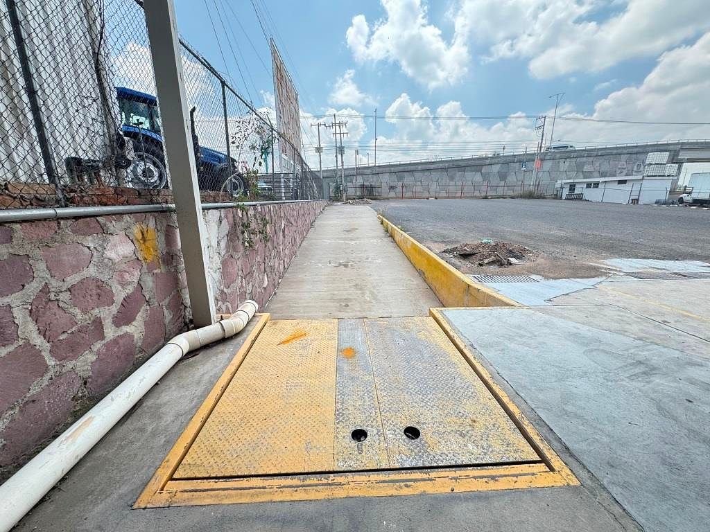 Nave Industrial y Comercial sobre Carretera 45 Norte 4,234 m²