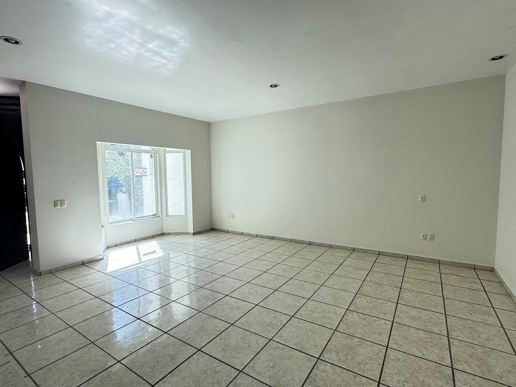 Casa en renta dentro de exclusivo fraccionamiento PULGAS PANDAS SUR
