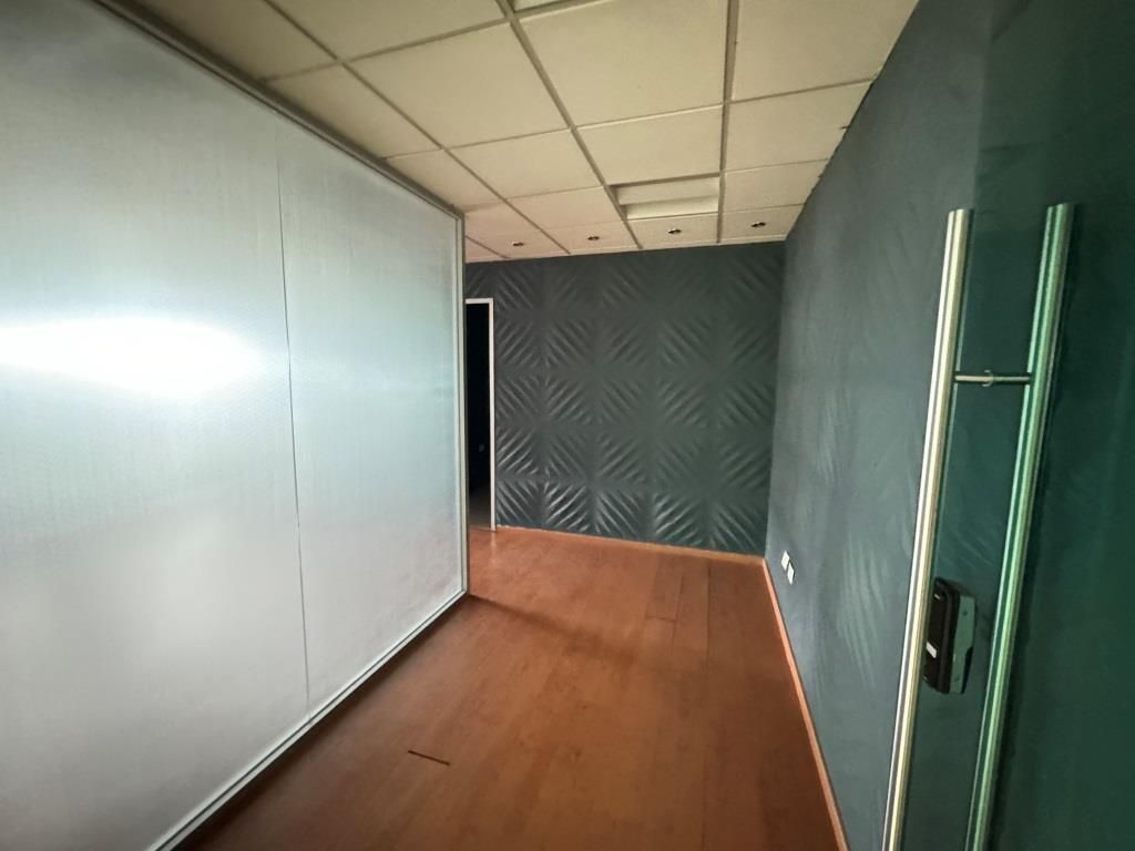 LOCAL Y OFICINAS COMERCIALES EN RENTA