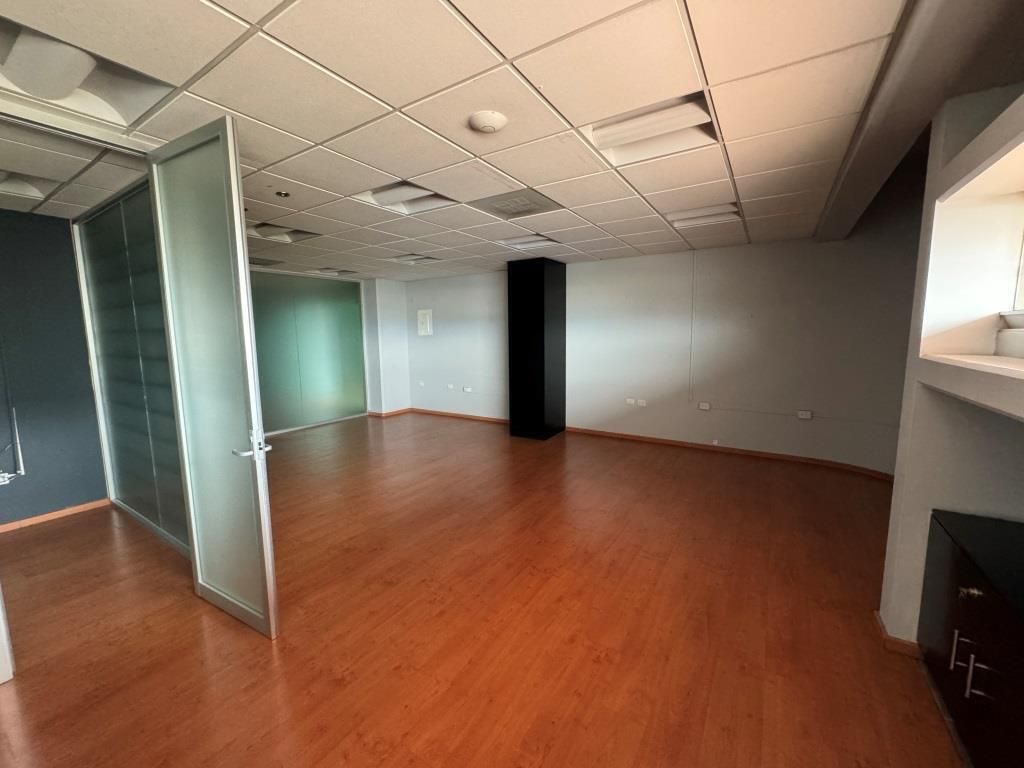 LOCAL Y OFICINAS COMERCIALES EN RENTA