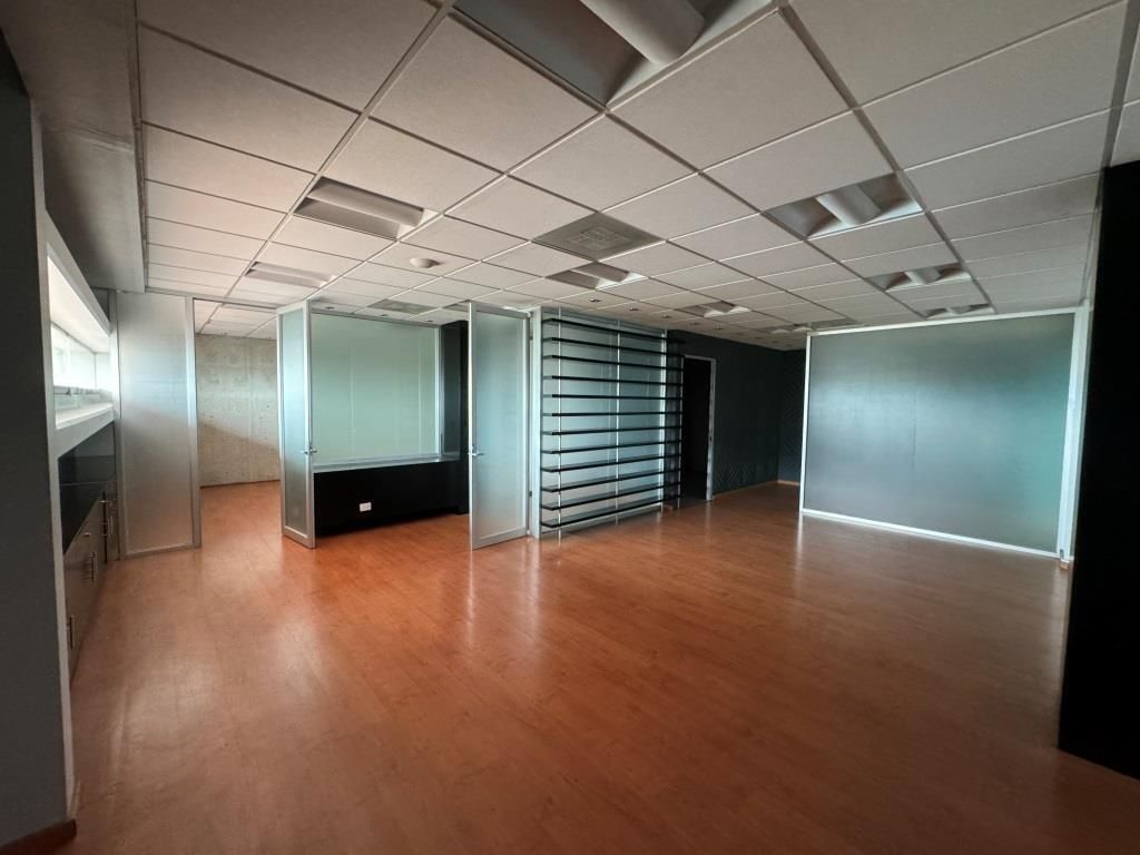 LOCAL Y OFICINAS COMERCIALES EN RENTA