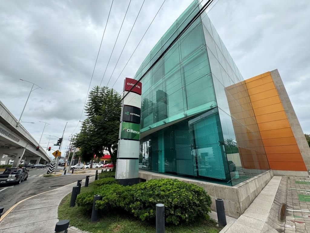 LOCAL Y OFICINAS COMERCIALES EN RENTA