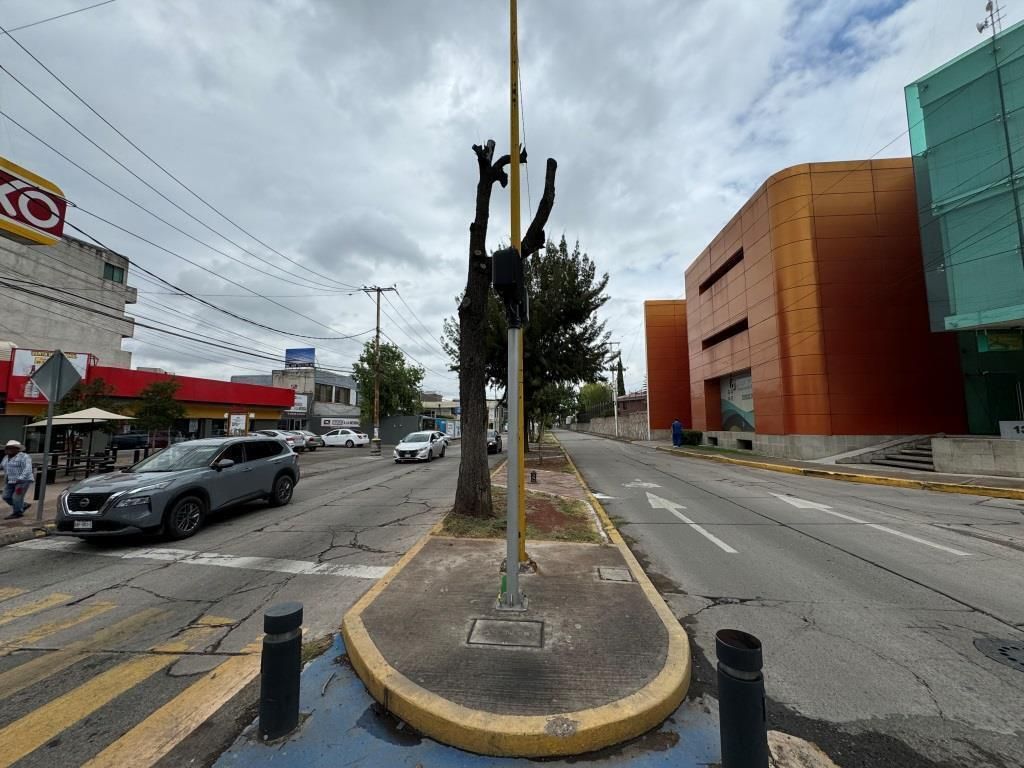 LOCAL Y OFICINAS COMERCIALES EN RENTA