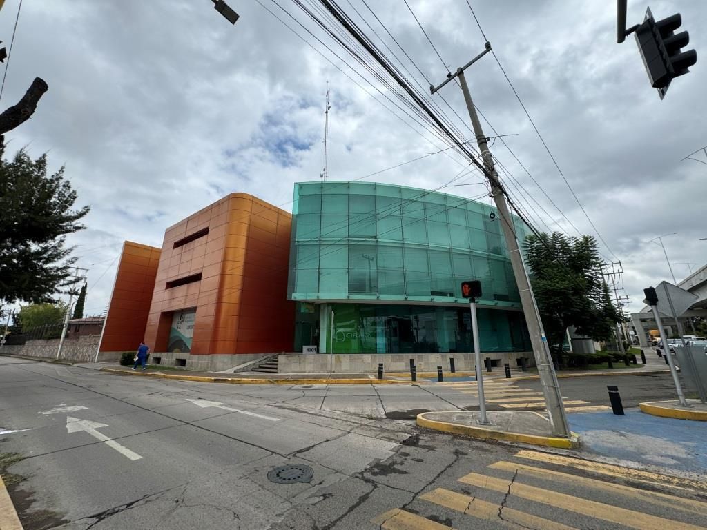 LOCAL Y OFICINAS COMERCIALES EN RENTA
