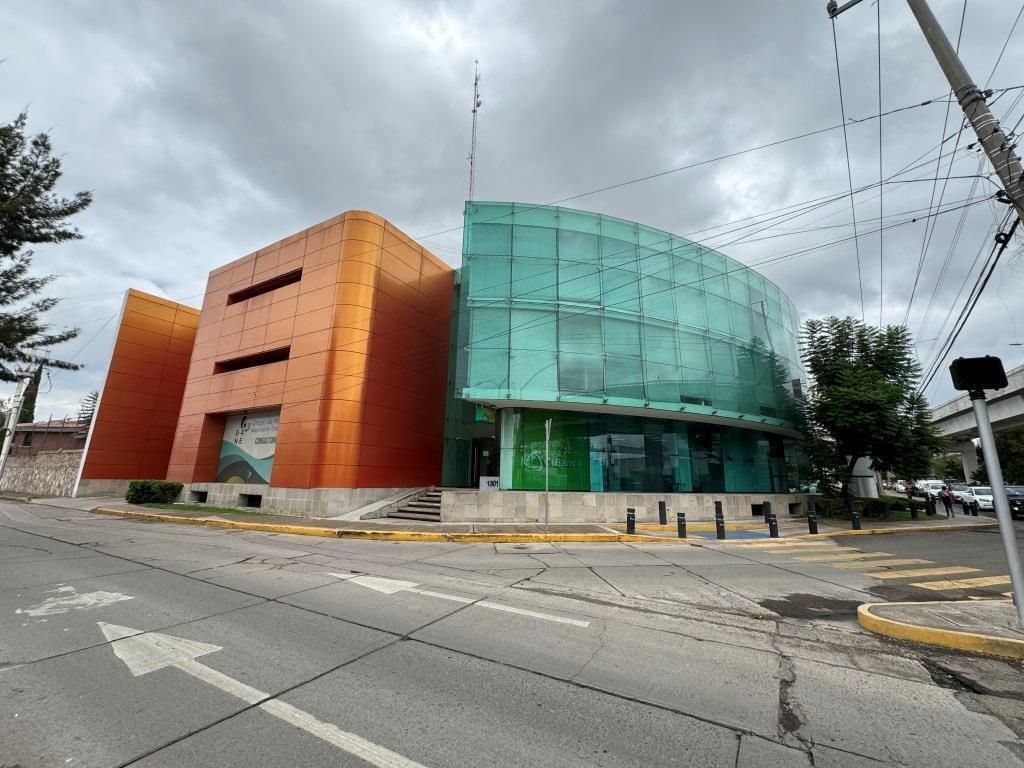 LOCAL Y OFICINAS COMERCIALES EN RENTA