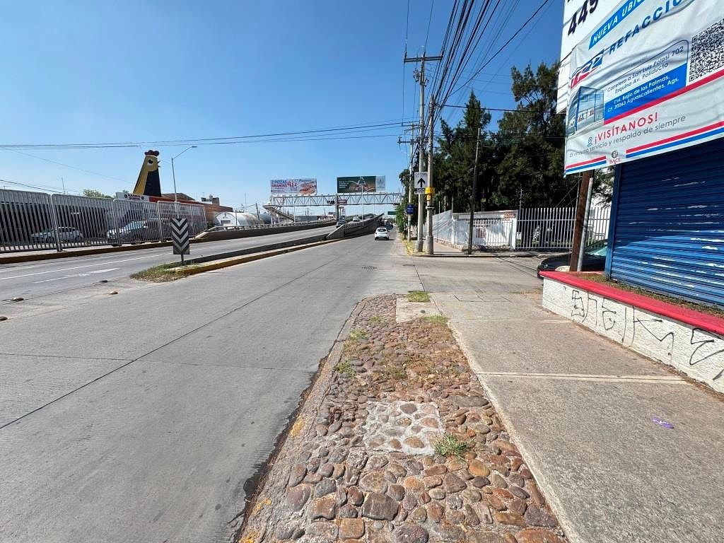 Local comercial en renta Av. Aguascalientes (Segundo anillo poniente)