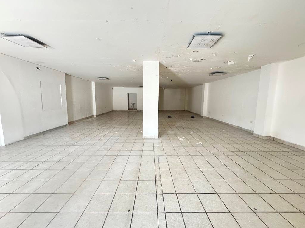 Local comercial en renta Av. Aguascalientes (Segundo anillo poniente)