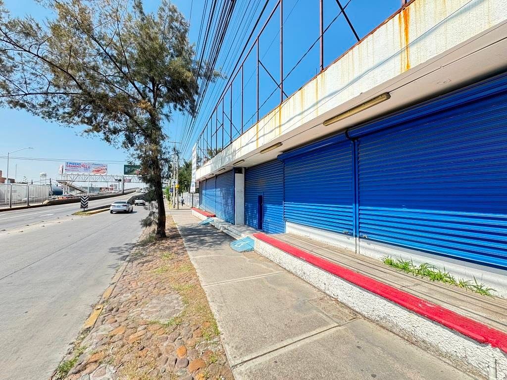 Local comercial en renta Av. Aguascalientes (Segundo anillo poniente)