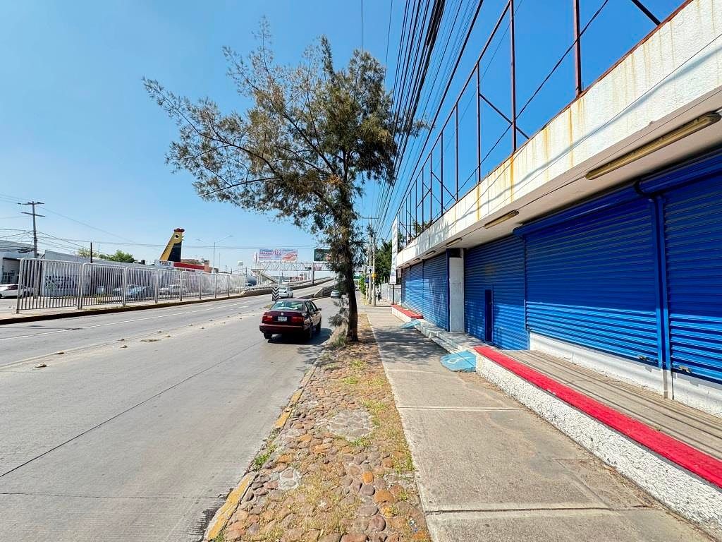 Local comercial en renta Av. Aguascalientes (Segundo anillo poniente)