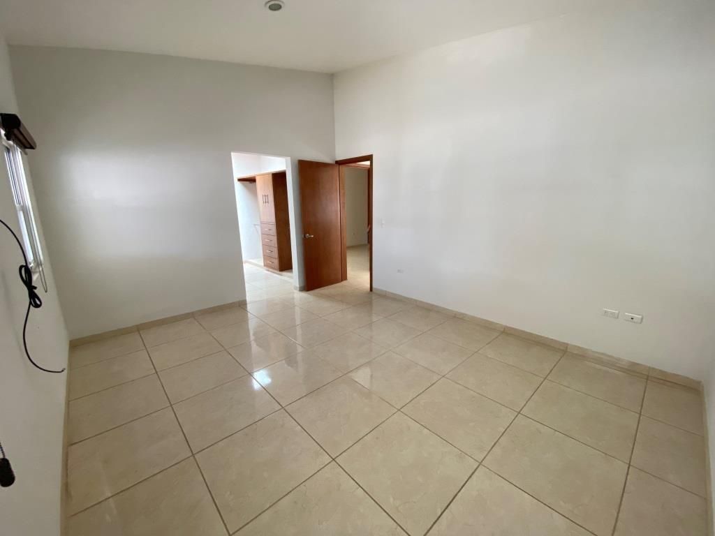 CASA EN RENTA DE I PLANTA RESIDENCIAL LAS PLAZAS