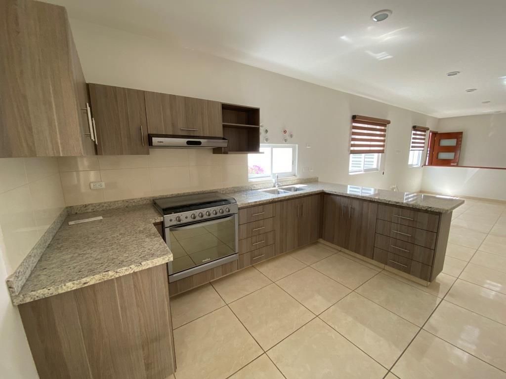 CASA EN RENTA DE I PLANTA RESIDENCIAL LAS PLAZAS