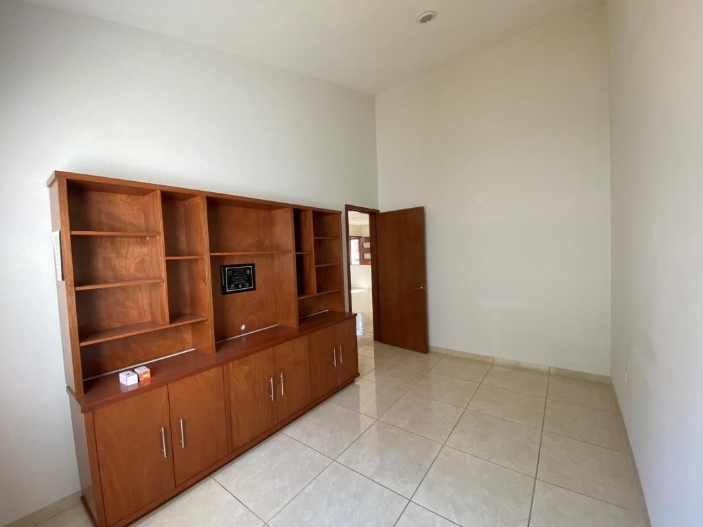 CASA EN RENTA DE I PLANTA RESIDENCIAL LAS PLAZAS