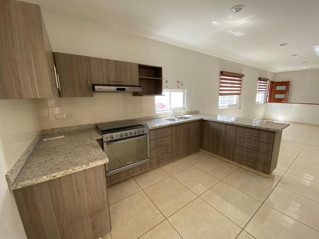 CASA EN RENTA DE I PLANTA RESIDENCIAL LAS PLAZAS