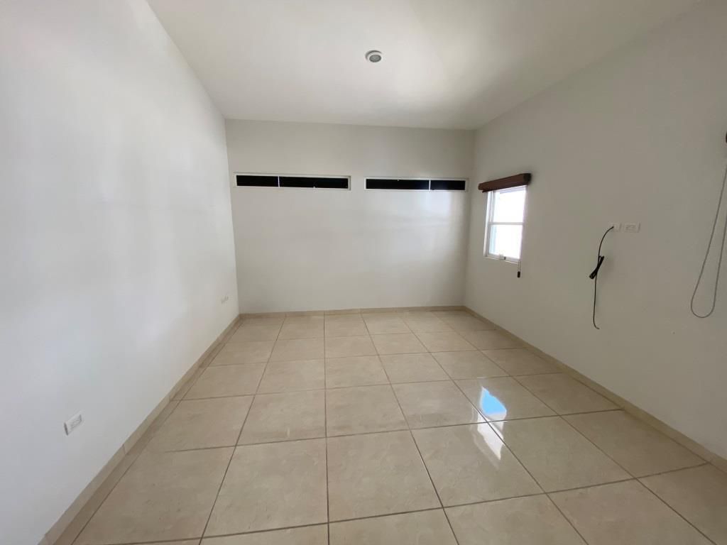 CASA EN RENTA DE I PLANTA RESIDENCIAL LAS PLAZAS