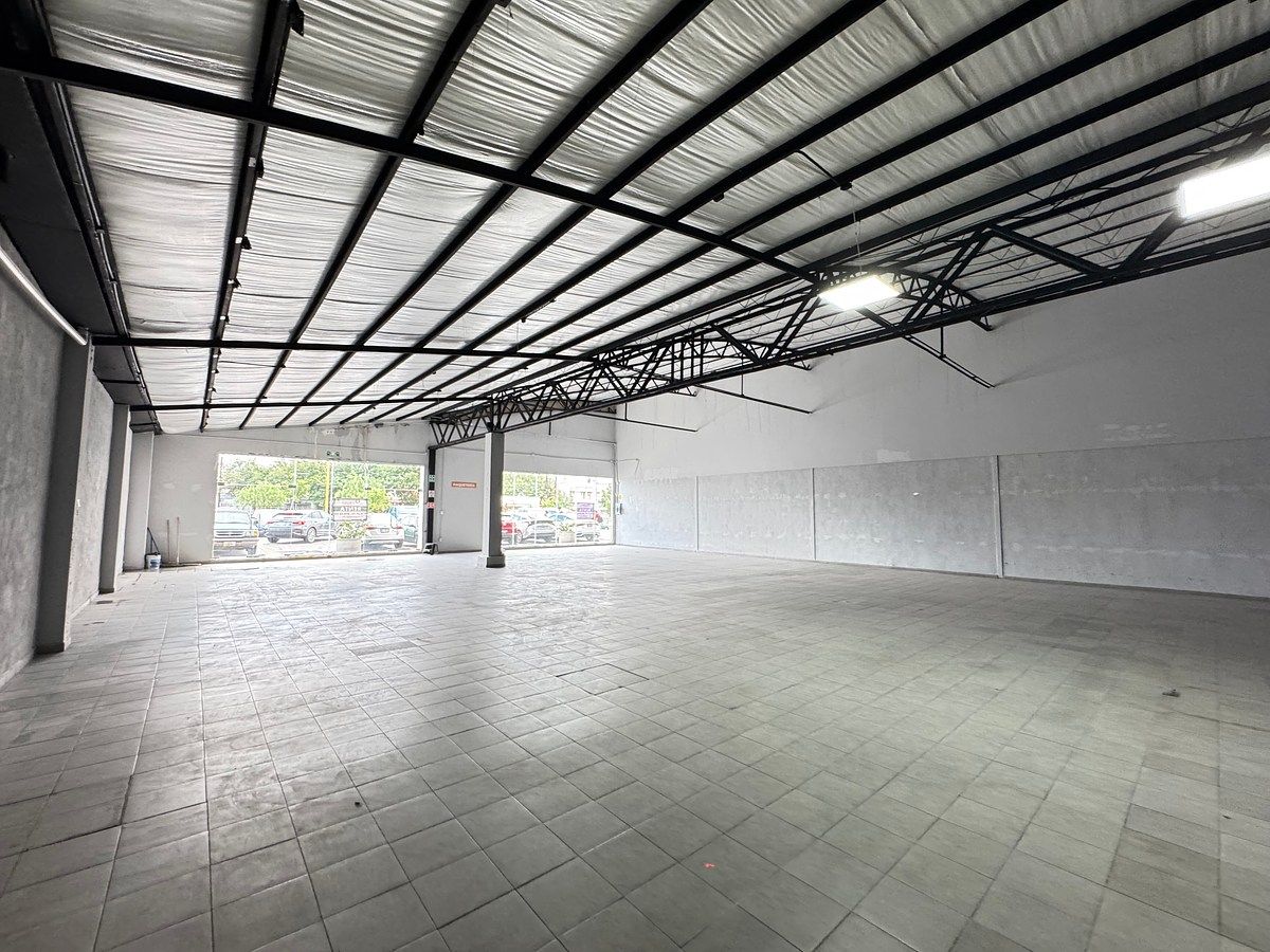 Local comercial sobre Av Heroe de Nacozari, en Aguascalientes