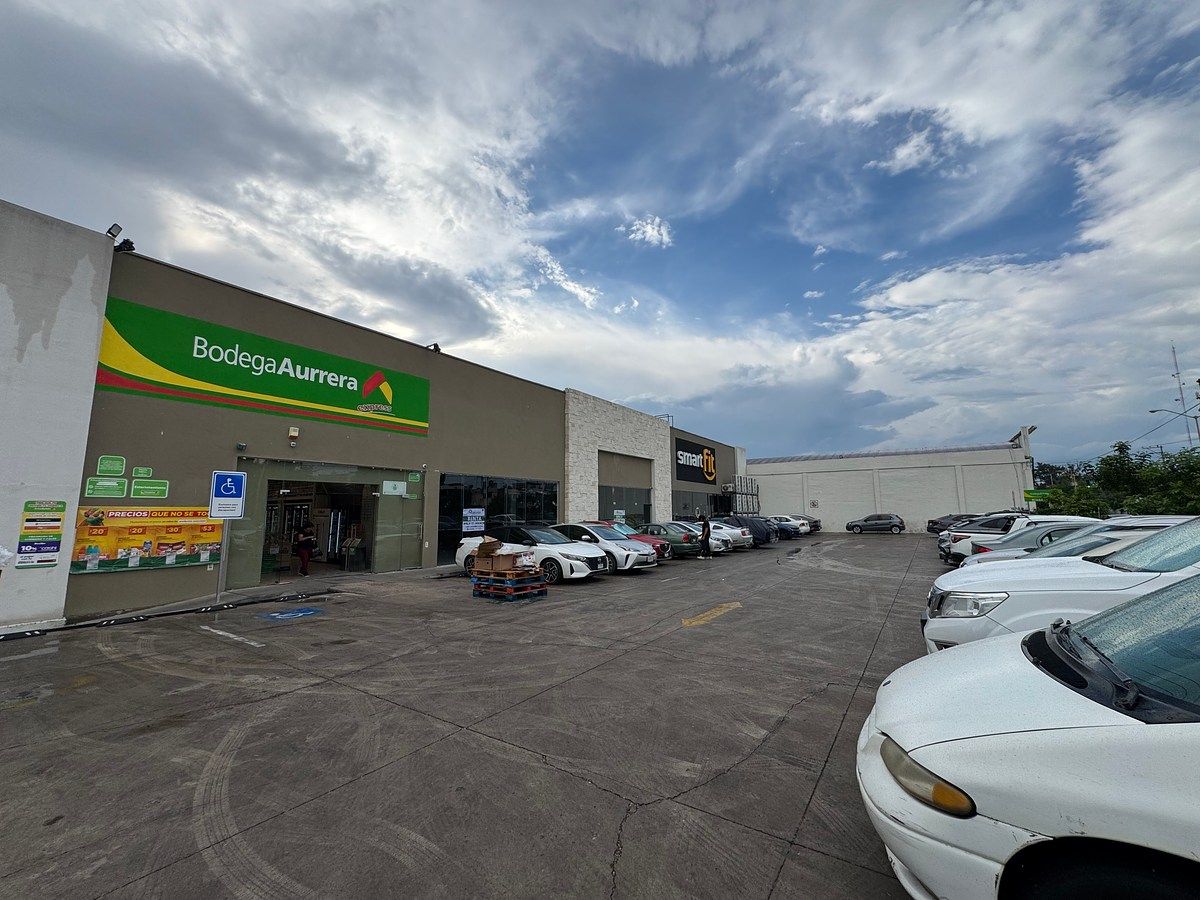 Local comercial sobre Av Heroe de Nacozari, en Aguascalientes