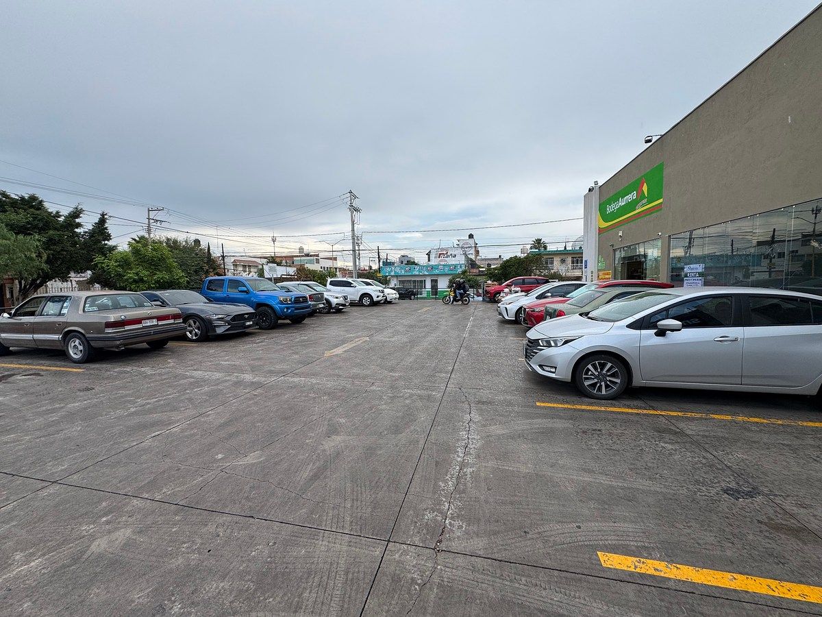 Local comercial sobre Av Heroe de Nacozari, en Aguascalientes