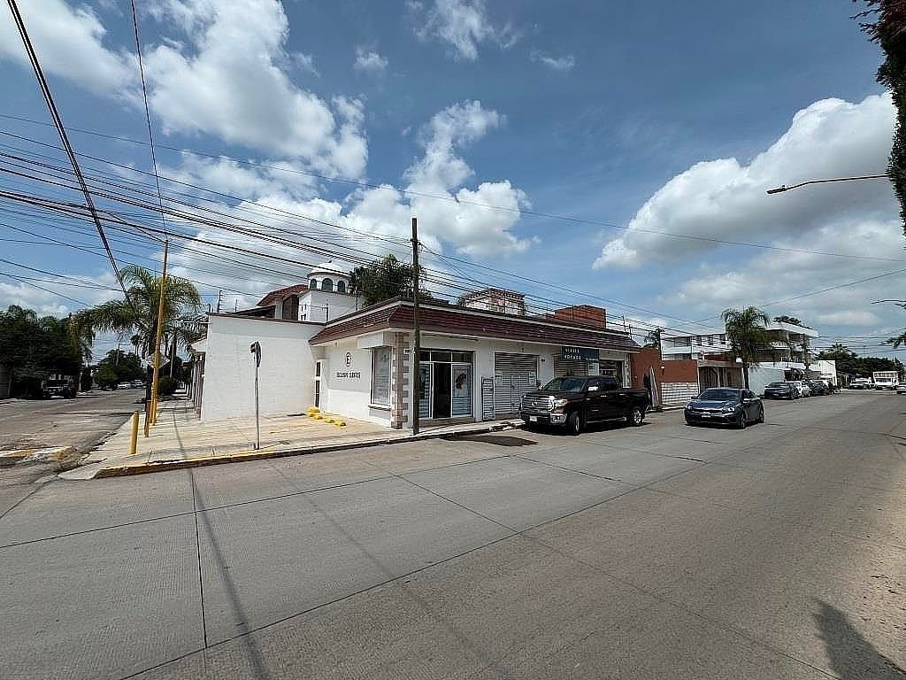 Local comercial en renta Fracc Los Bosques 30m2