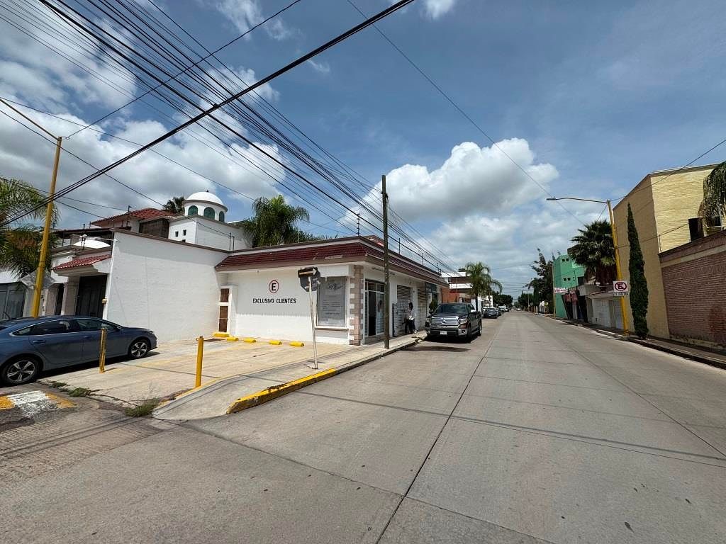Local comercial en renta Fracc Los Bosques 30m2