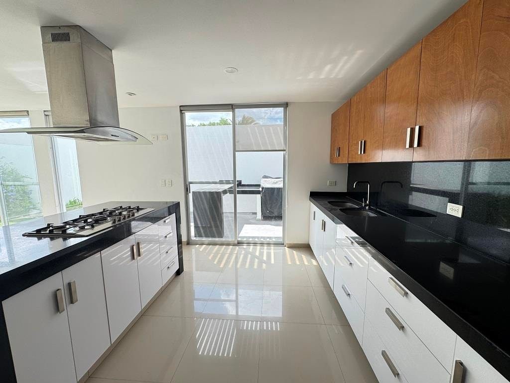 Casa en renta en la zona norte de Aguascalientes, 4 recamaras, Priv Alamo