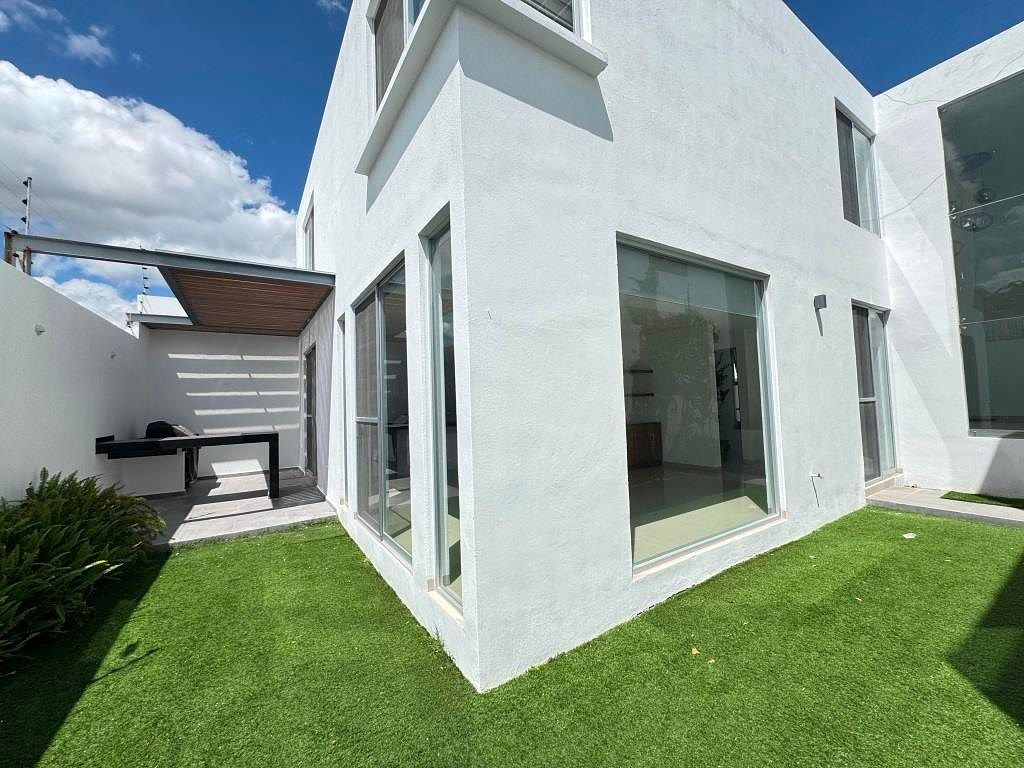 Casa en renta en la zona norte de Aguascalientes, 4 recamaras, Priv Alamo