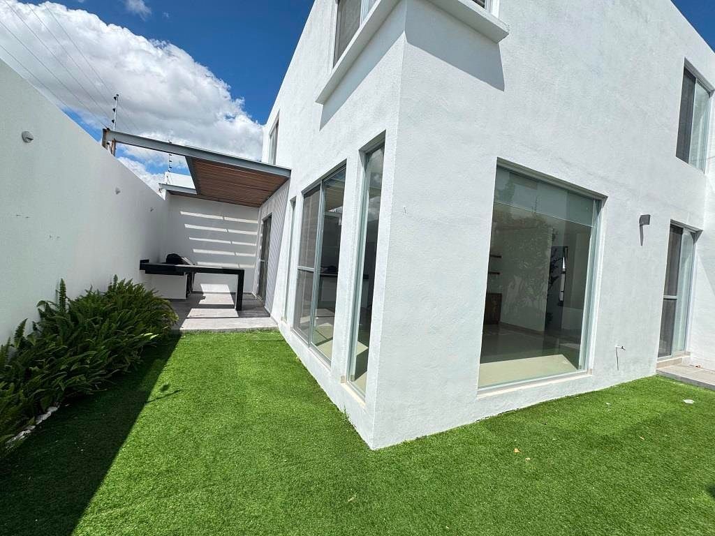 Casa en renta en la zona norte de Aguascalientes, 4 recamaras, Priv Alamo