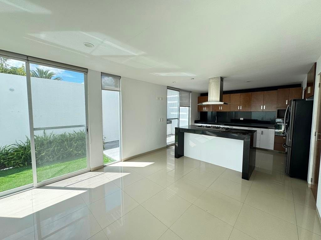 Casa en renta en la zona norte de Aguascalientes, 4 recamaras, Priv Alamo