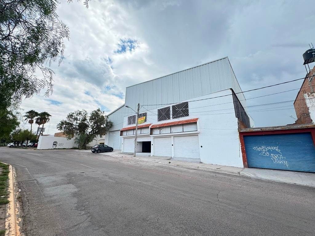 Local o bodega comercial sobre Garza Sada 132m2 Aguascalientes