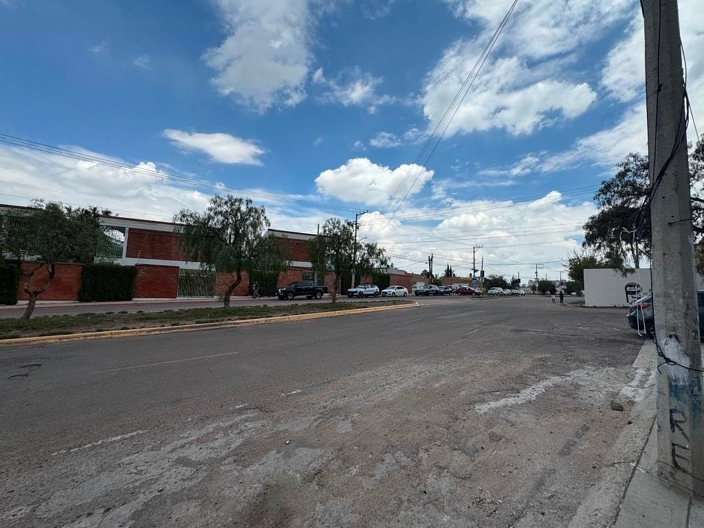 Local o bodega comercial sobre Garza Sada 132m2 Aguascalientes