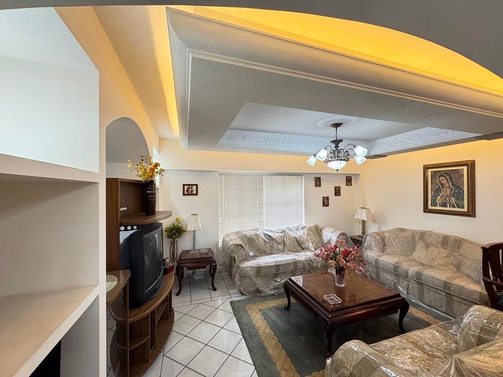 Casa en venta , Fracc Heroes frente a estadio Romo Chavez