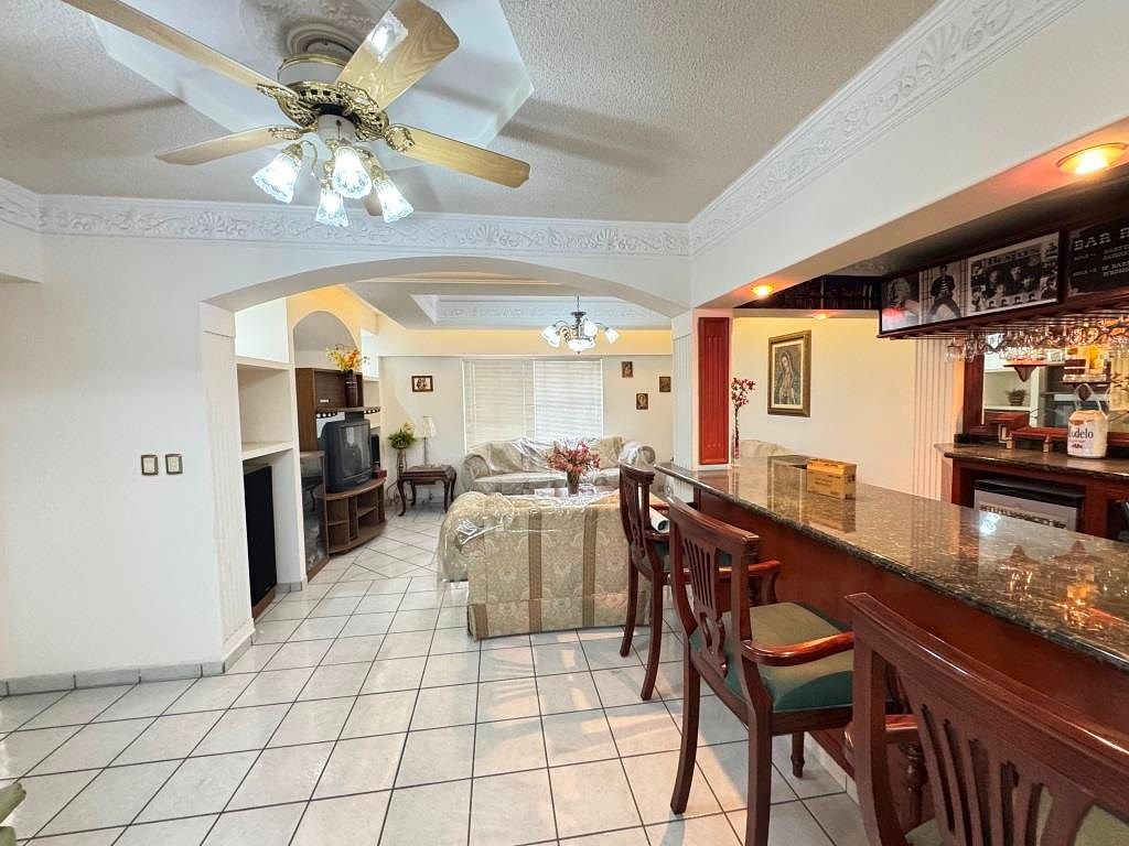 Casa en venta , Fracc Heroes frente a estadio Romo Chavez
