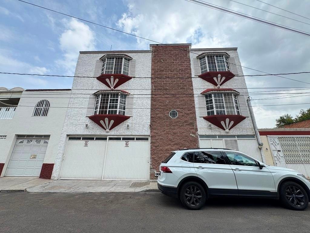 Casa en venta , Fracc Heroes frente a estadio Romo Chavez