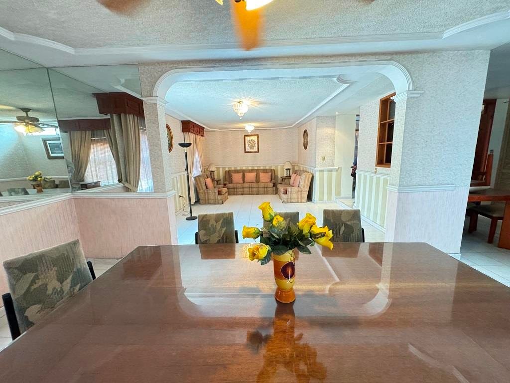 Casa en venta en esquina frente Estadio Alberto Romo Chavez Aguascalientes