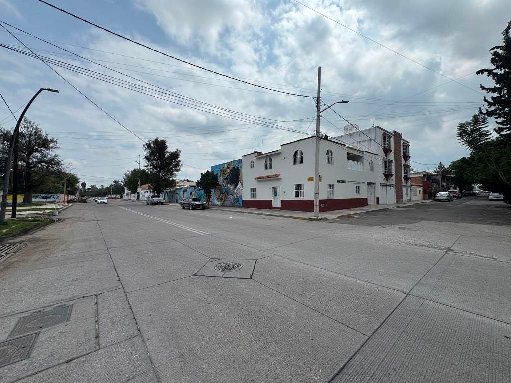 Casa en venta en esquina frente Estadio Alberto Romo Chavez Aguascalientes