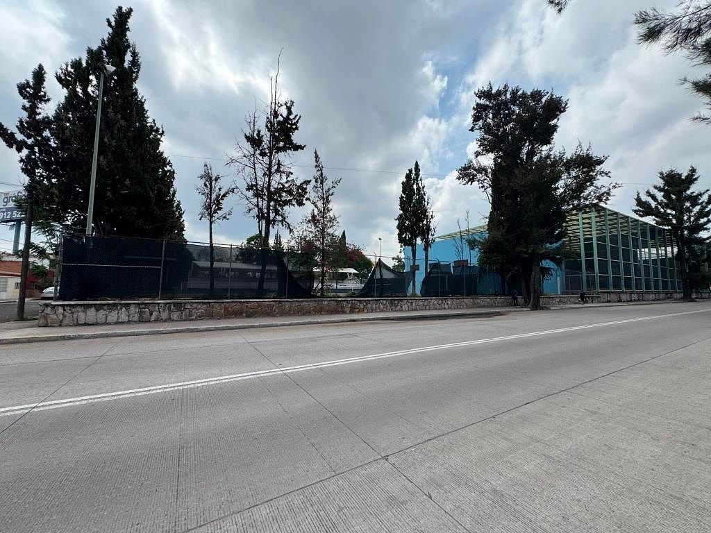 Casa en venta en esquina frente Estadio Alberto Romo Chavez Aguascalientes