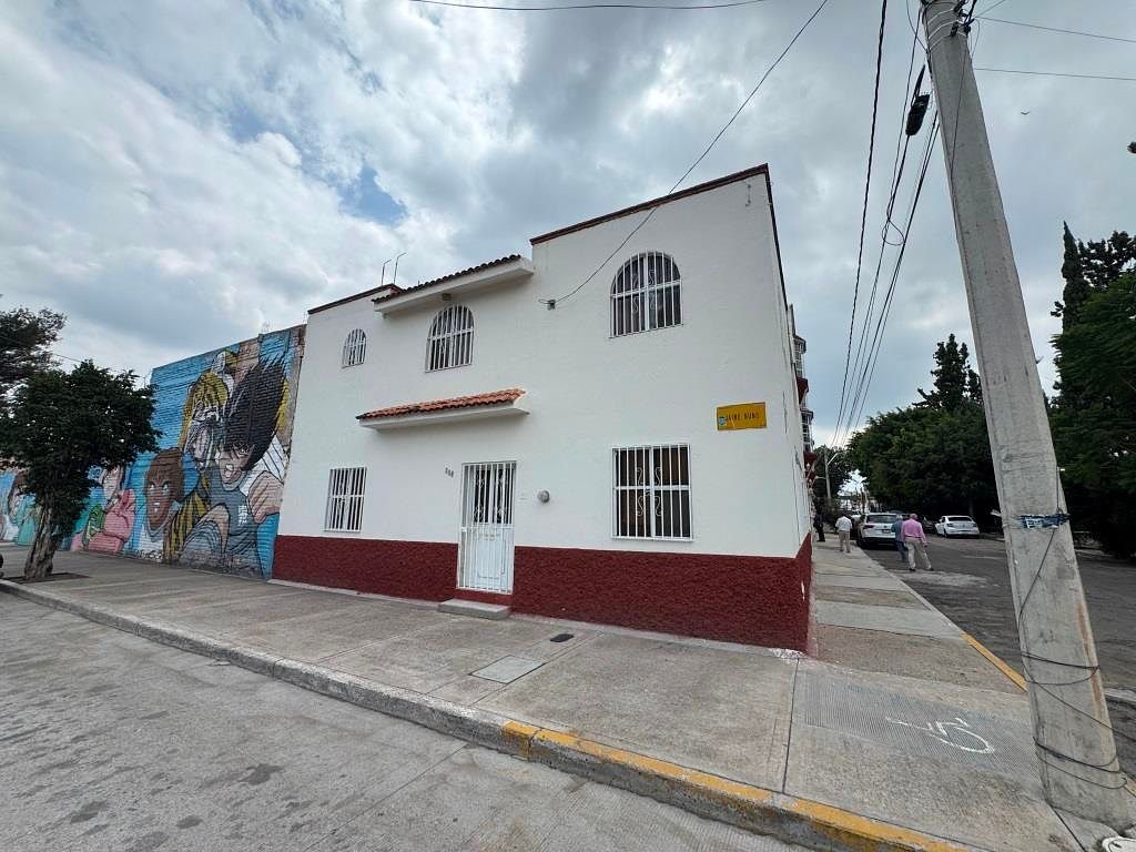 Casa en venta en esquina frente Estadio Alberto Romo Chavez Aguascalientes