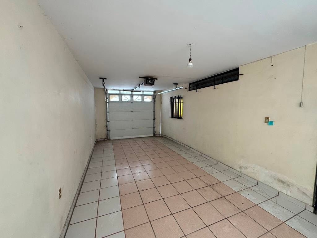 Casa en venta en esquina frente Estadio Alberto Romo Chavez Aguascalientes